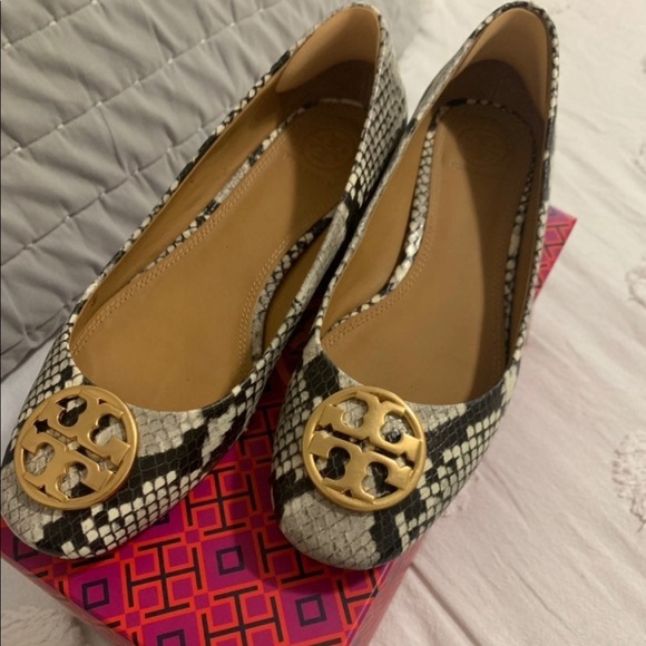 Tory Burch Shoes - Tory Burch logo flats